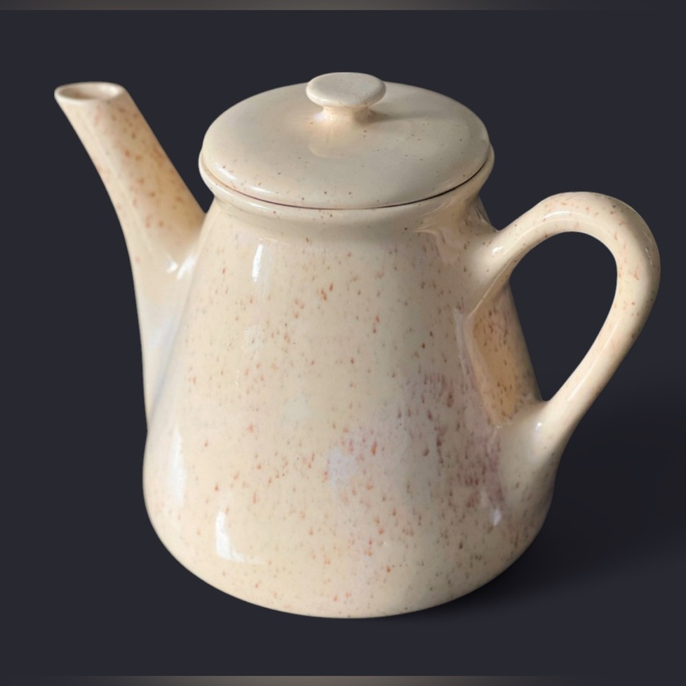 VINTAGE Signed PFP Hand Made Cream Colored Speckled Ceramic Tea Pot 🫖